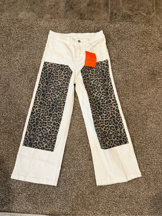 Tankaneo Denim - White Wide-Leg Jeans with Leopard Front Panels